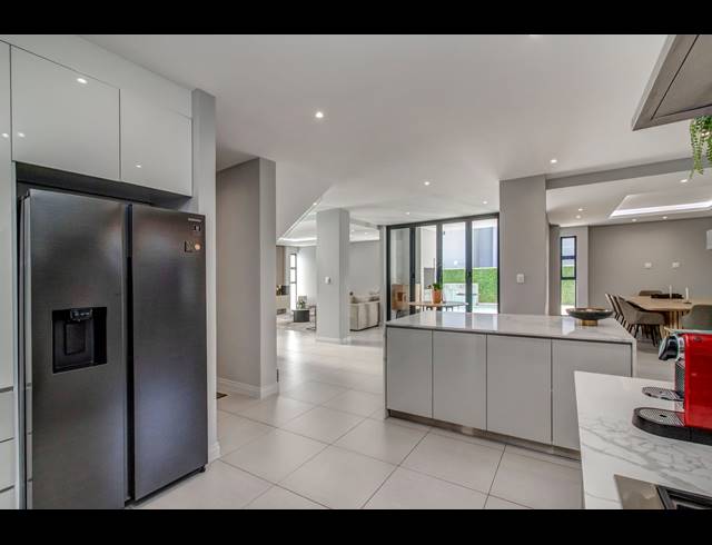 3 BEDROOM TOWNHOUSE FOR SALE IN SANDOWN